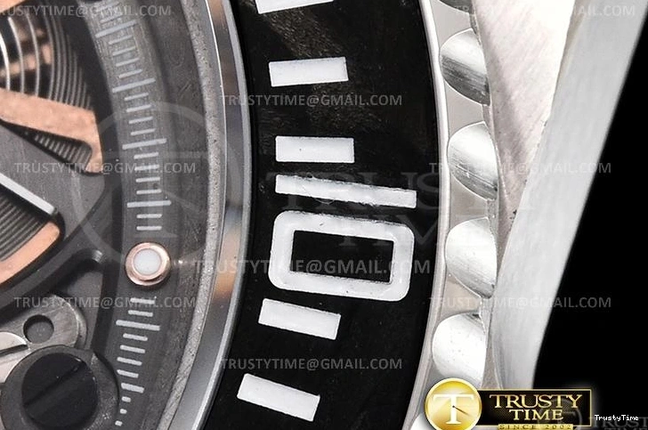 1004 ROLSUB0295B – Submariner Compact 1043